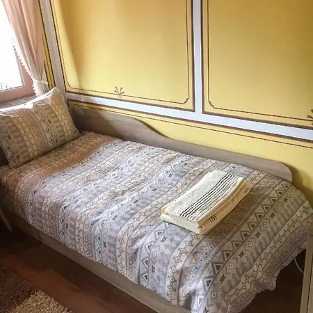 за гости бащино огнище