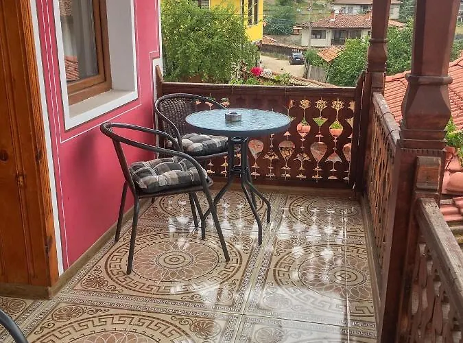 за гости бащино огнище Konukevi