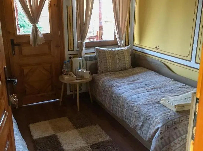 за гости бащино огнище Konukevi